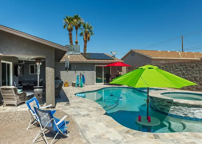 Coral Beauty! Heated Pool & Spa!
