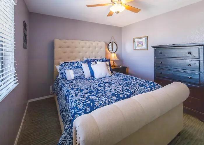 Coral Beauty! Heated Pool & Spa! *