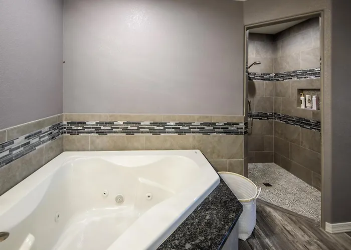 Coral Beauty! Heated Pool & Spa! Lake Havasu City