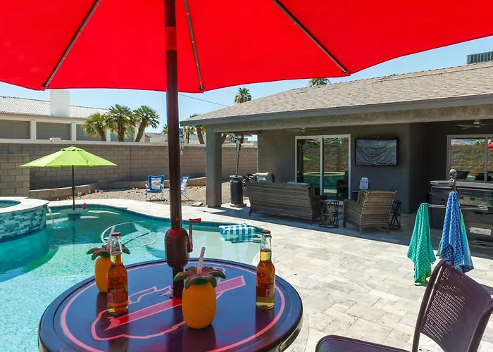 Coral Beauty! Heated Pool & Spa! *