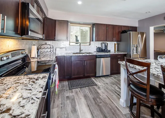 Coral Beauty! Heated Pool & Spa! * Lake Havasu City